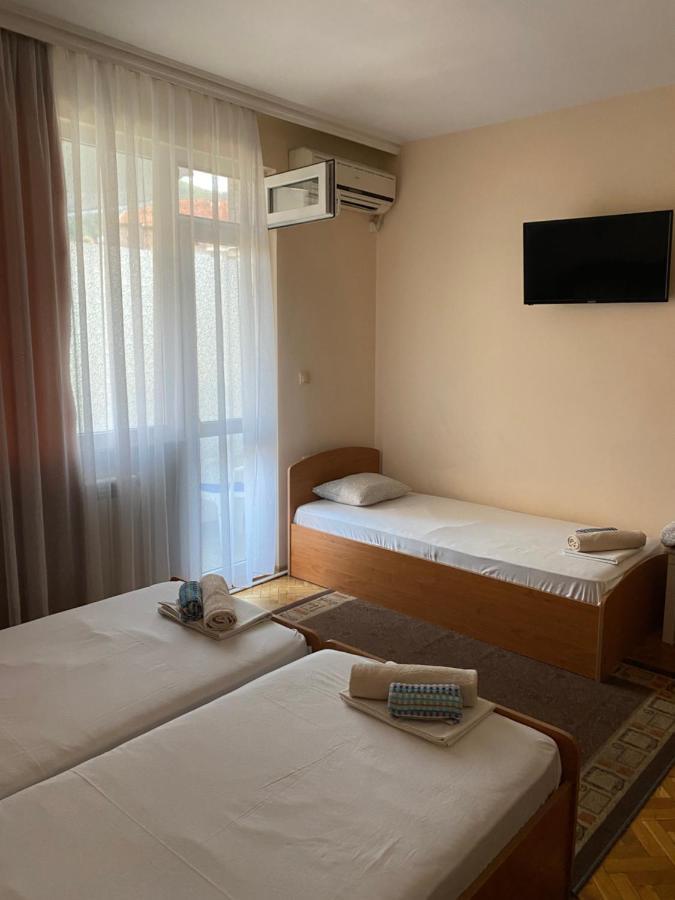 Family Hotel "May" Petrich (Blagoevgrad) Exterior foto